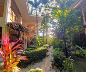 Colibri Surf House & Flats
