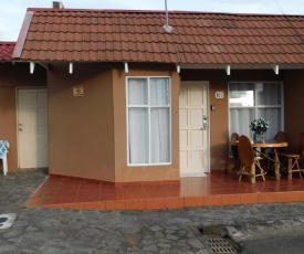 Condo Villa B27 sleeps five people, 1 block from the beach!