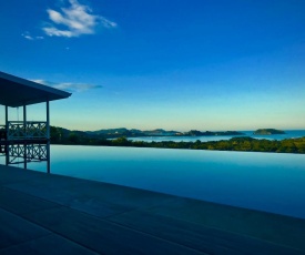 Amazing ocean view in a luxurious villa