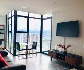 Amazing views SJO, Cozy, Equipped. 24/7 Concierge