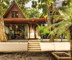 Cozy Beach Casita/Walking distance to beach and yoga!