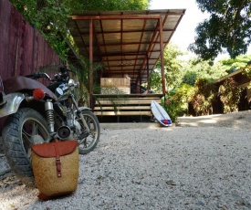 El Gato Rojas Surf Hostel