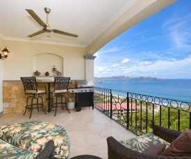 Exquisitely decorated 5th-floor aerie with views of two bays in Flamingo