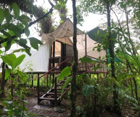Glamping Río Celeste Bromelia