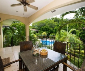 Gorgeous unit with pool - steps from the beach in the charming town of Potrero