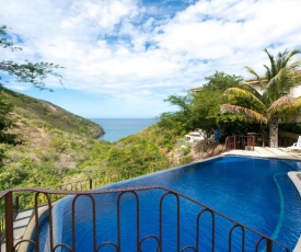 Ground floors 3-bedroom condo with private pool and ocean view