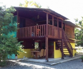 Haus mit trop Garten am Cahuita Nationalpark