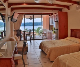 Hotel room-style ocean-view unit in Flamingo with pool