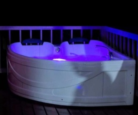HOTEL VILLAS MYA - Jacuzzi y Área de Piscina - Puerto Viejo, Limon, CR