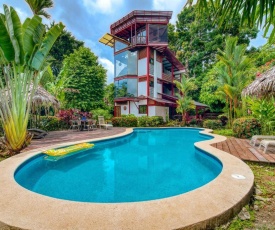 La Casa del Mango, Ocean and Mountain Views & Pool