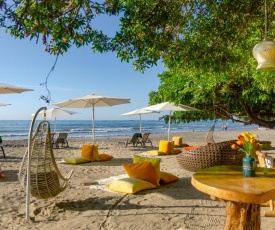 LA DOLCE VITA - on the Beach - Samara