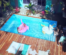 La Oveja Tamarindo Hostel & Surf Camp