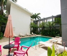 Large colorfully decorated new unit with pool near beach in Surfside
