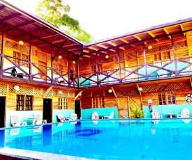 Lizard King Hotel & Suites