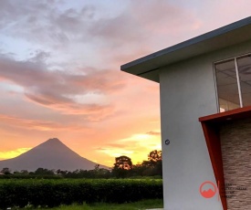 Majestic Arenal House - Private Pool, WIFI, A / C