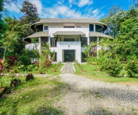 Makara Toucan Suite / 2nd Floor