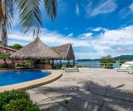 Marina Resort 416, Flamingo 2-Bedroom Oceanfront Condo with Pool