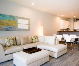 Minimalist and modern design on 2nd floor in Coco with garden-view balcony