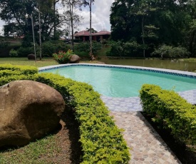 Nakury House, condominium with pool, WIFI