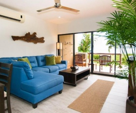 Newly remodeled ground-floor unit in Flamingo - right in front of beach