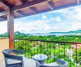 Omega 3, Flamingo 2-Bedroom Condo with Ocean View and Pool
