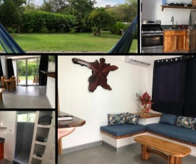 PAVONES Modern CONDO, Close to SURF! (WIFI,AC)
