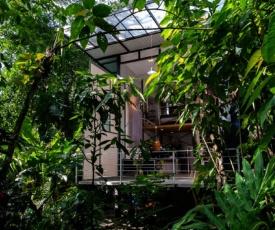 Perezoso Villa. Jurassic Park loft in the jungle
