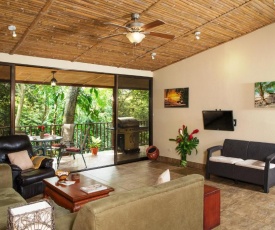 Bali inspired Casa Cascada w Jungle views Wi-Fi private pool ac
