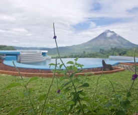 Serenity House. Gorgeous Private home with Pool & Volcano view!!