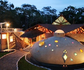 Tree House Lodge