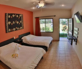2-bed hotel room with pool - TV and AC in Potrero - surrounded by nature