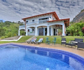 Upscale Villa Tropical Views and Outdoor Paradise!
