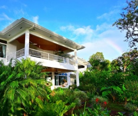 Villa Corazón - private beach at Lake Arenal