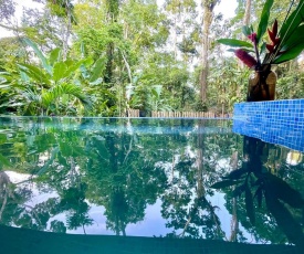 Villa JOEYSHE- New Luxury Villa with Pool & AC