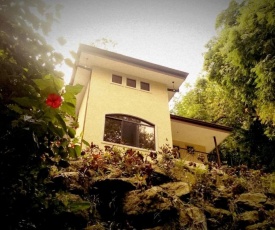 3BR Casa Heron w Private Pool Wi-Fi BBQ