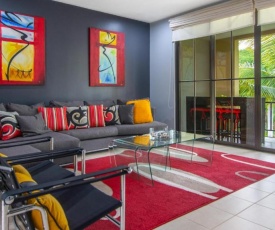 3rd-floor space with modern décor recently renovated viewing over pool in Coco