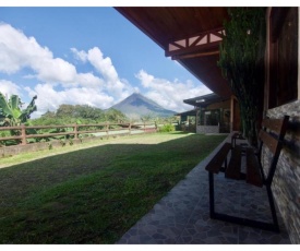 Cabinas Los Tucanes Private Room #3 with Volcano view