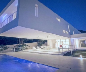Casa Aude - Beachfront Smart Guest Apartment