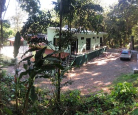 Casa Encantada Rooms - DBL Room - Aire Acondicionado - Wifi - Parking - Private Bathroom