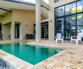 Casa Ironbark, Potrero Huge 2-Bedroom Home with Pool